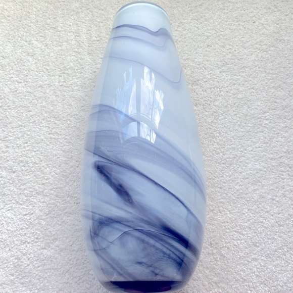 Marble Vase - Picture 3 of 3